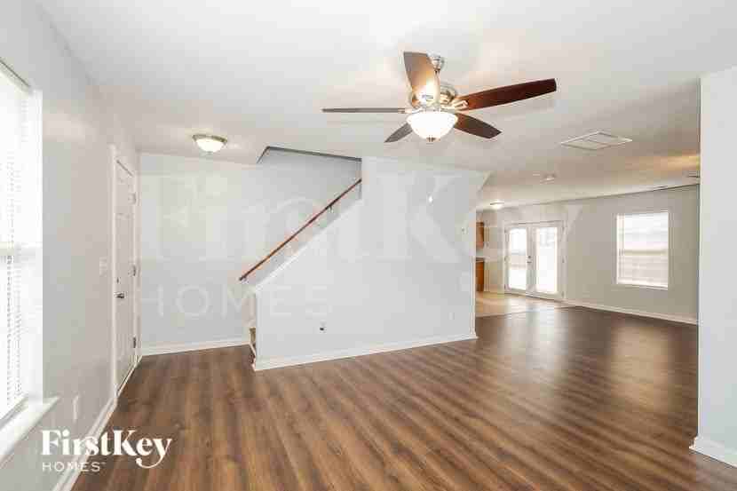 16315 Circlegreen Dr - Photo 3 of 18