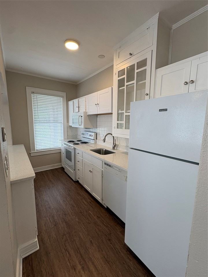 907 N Bishop Ave #B - Photo 7 of 14