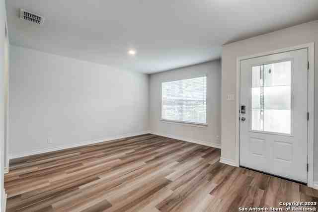 8927 Taylor Grv - Photo 2 of 12