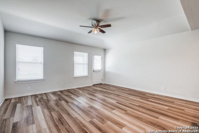 8927 Taylor Grv - Photo 3 of 12