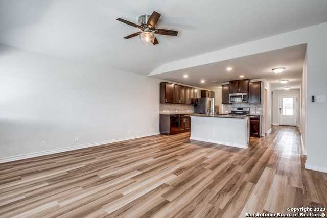 8927 Taylor Grv - Photo 4 of 12