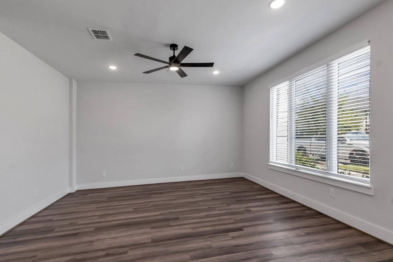 7545 Reis Ln - Photo 3 of 27