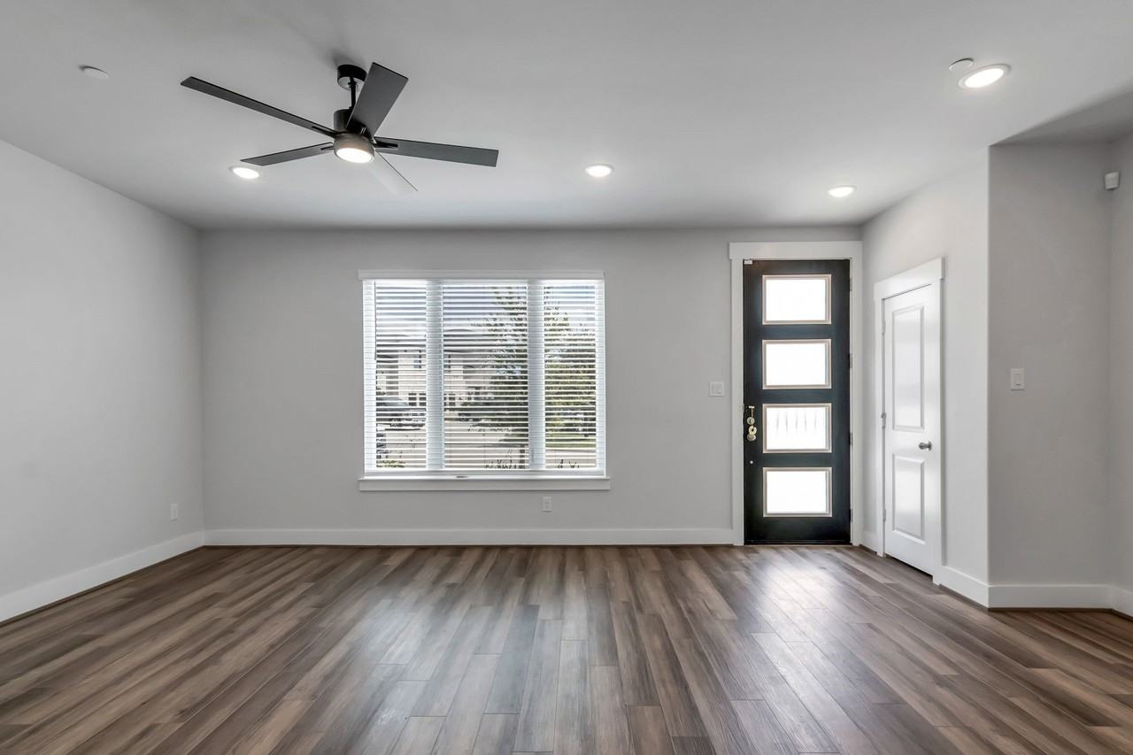 7545 Reis Ln - Photo 4 of 27