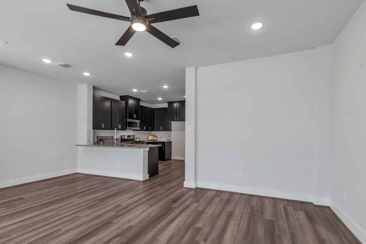 7545 Reis Ln - Photo 5 of 27