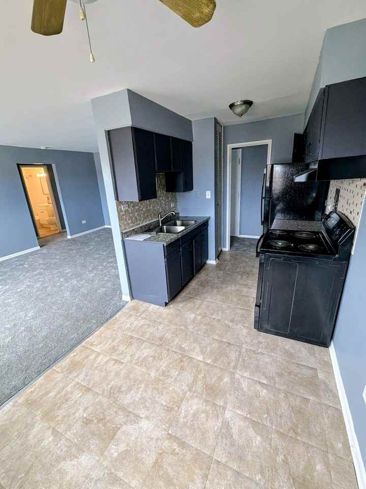 723 Grant Ave ##2f - Photo 4 of 9