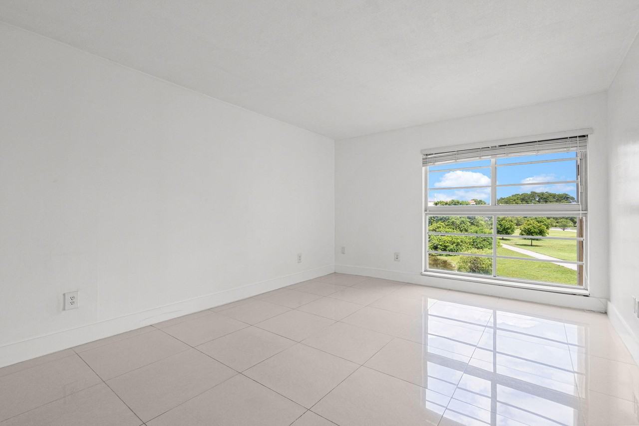 9170 Fontainebleau Blvd - Photo 5 of 35