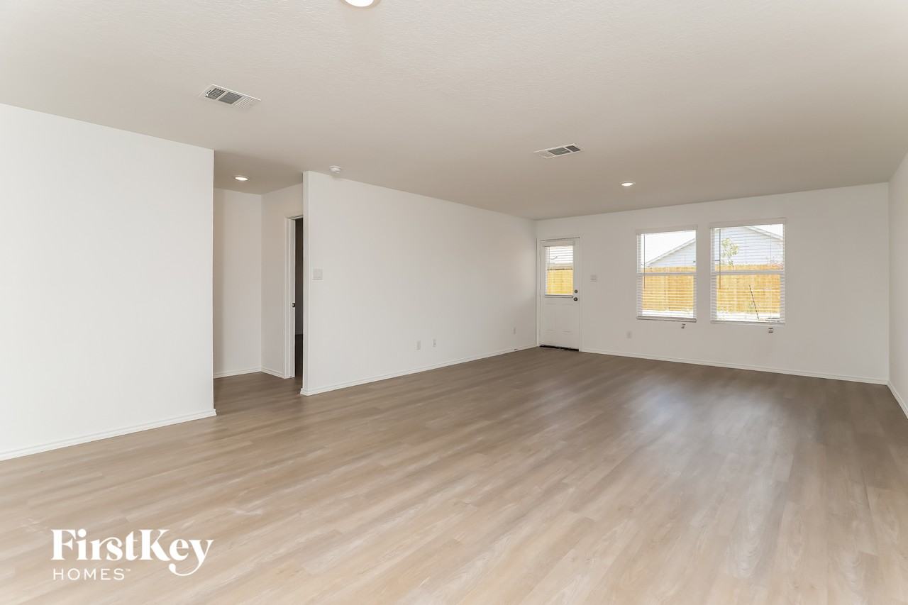 10643 Erinita Way - Photo 3 of 15