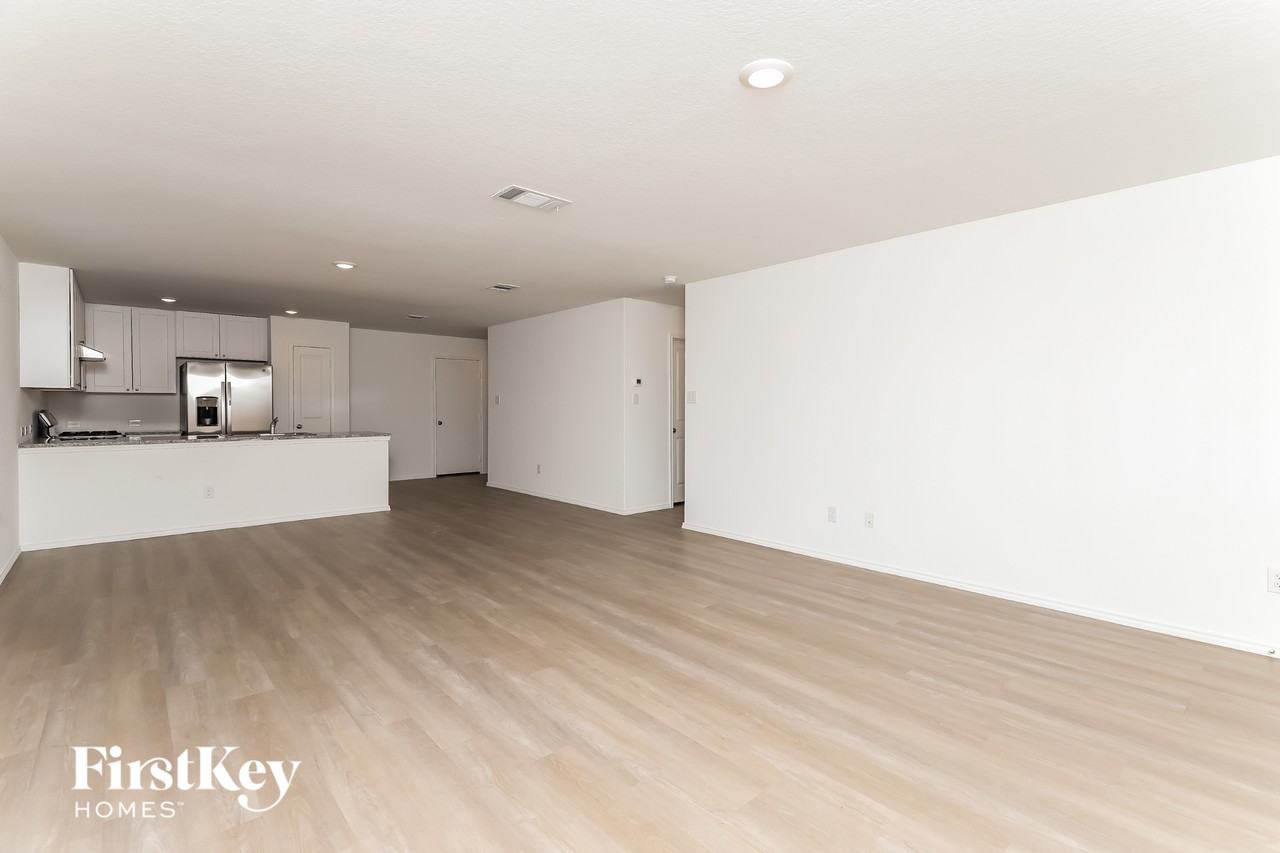 10643 Erinita Way - Photo 5 of 15