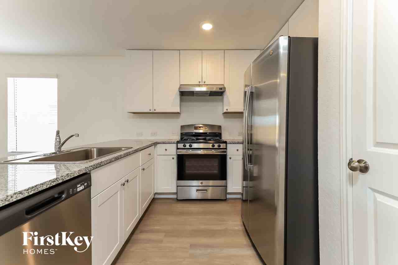 10643 Erinita Way - Photo 6 of 15