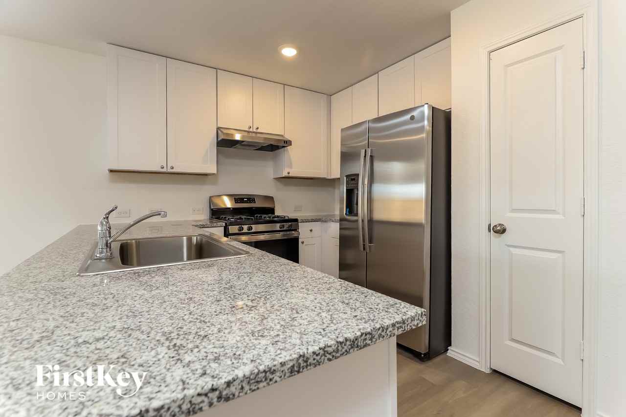 10643 Erinita Way - Photo 7 of 15