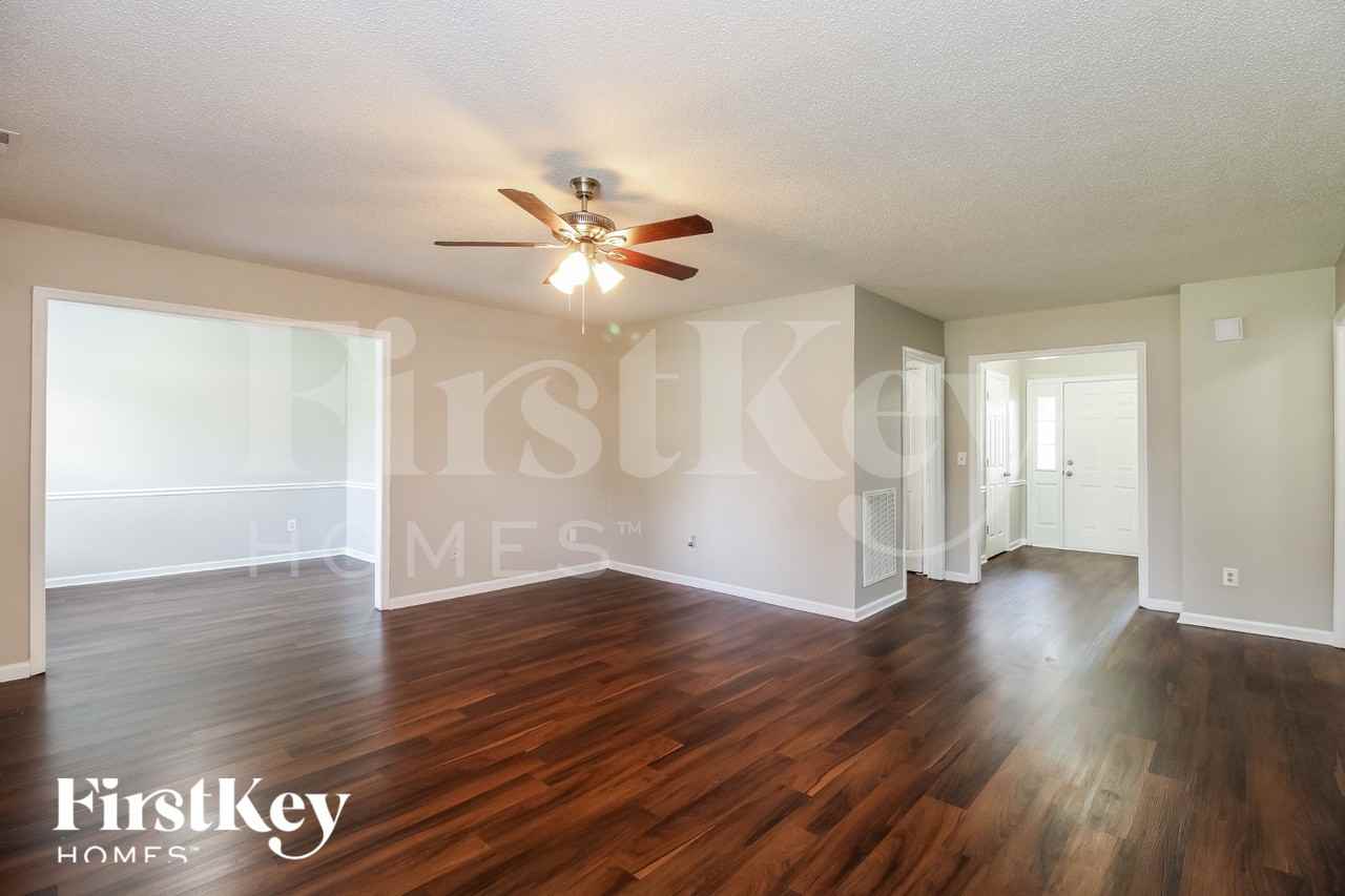 1712 Saint Charles Ln - Photo 2 of 15
