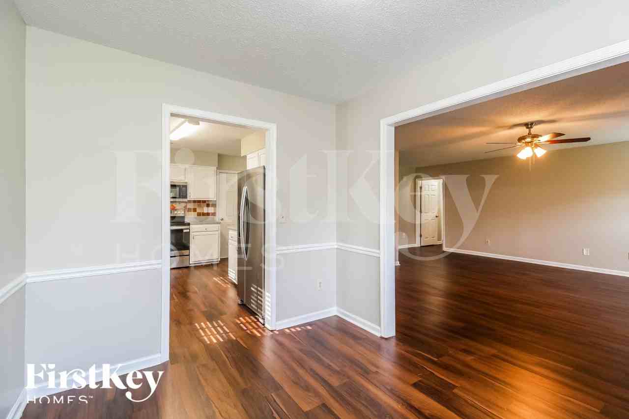 1712 Saint Charles Ln - Photo 3 of 15