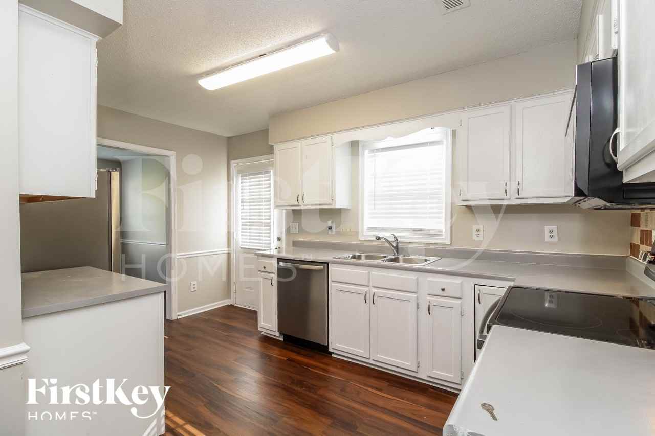 1712 Saint Charles Ln - Photo 4 of 15