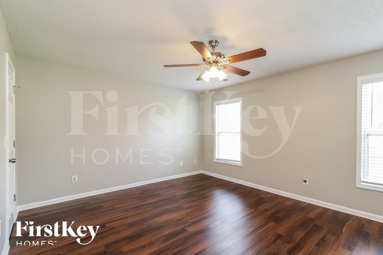 1712 Saint Charles Ln - Photo 6 of 15