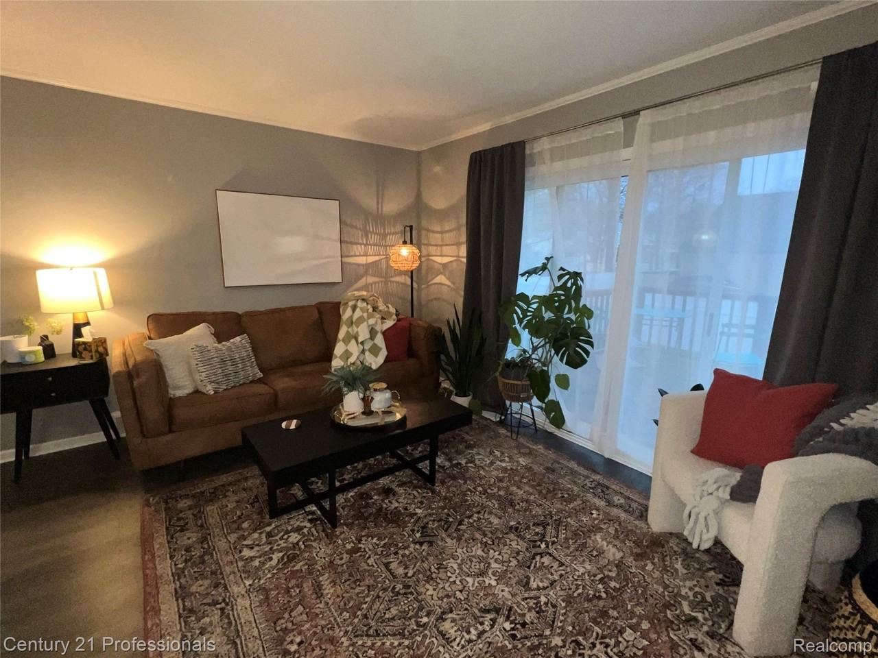 95 Walnut Blvd - Photo 2 of 15