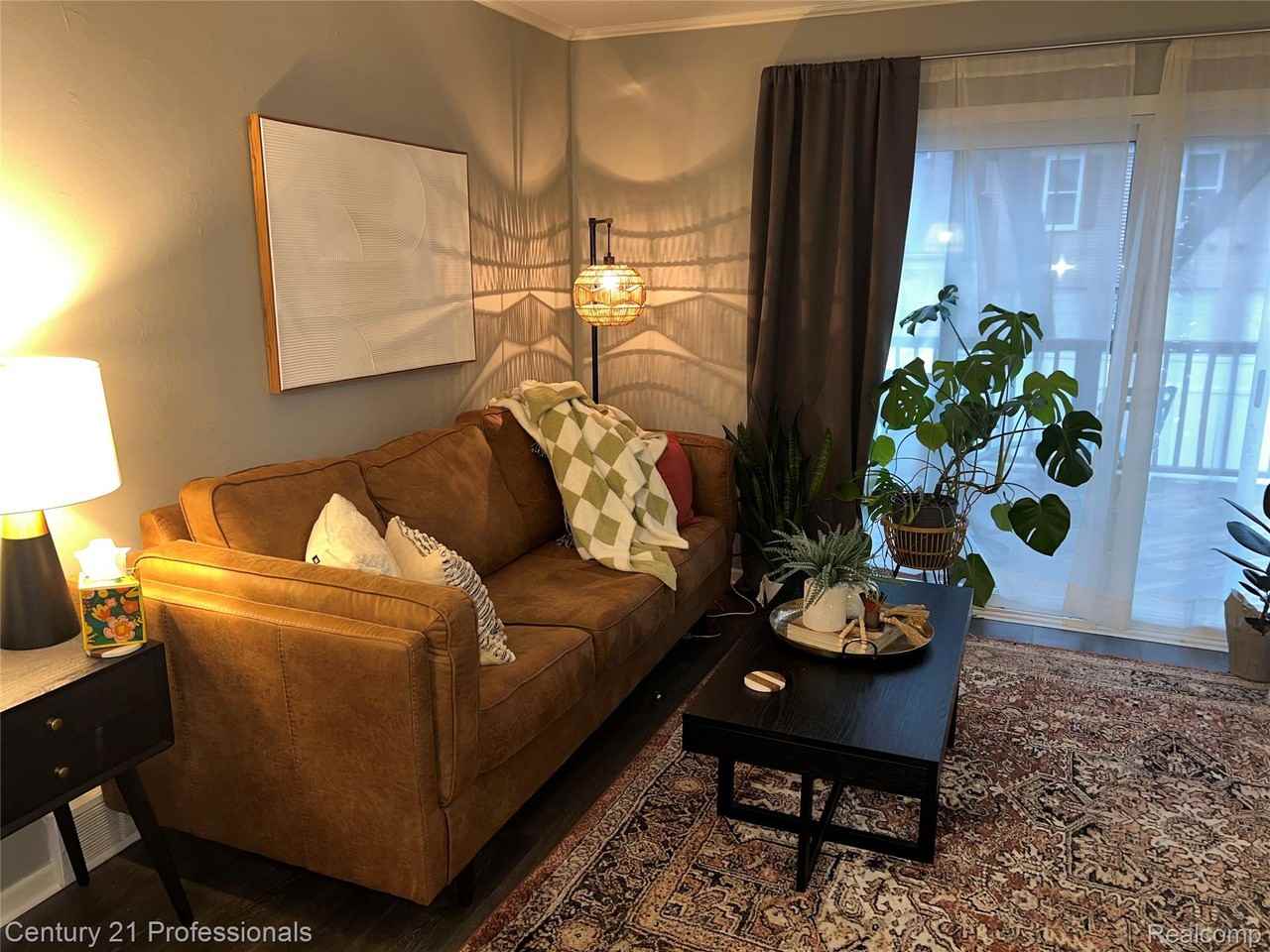 95 Walnut Blvd - Photo 3 of 15