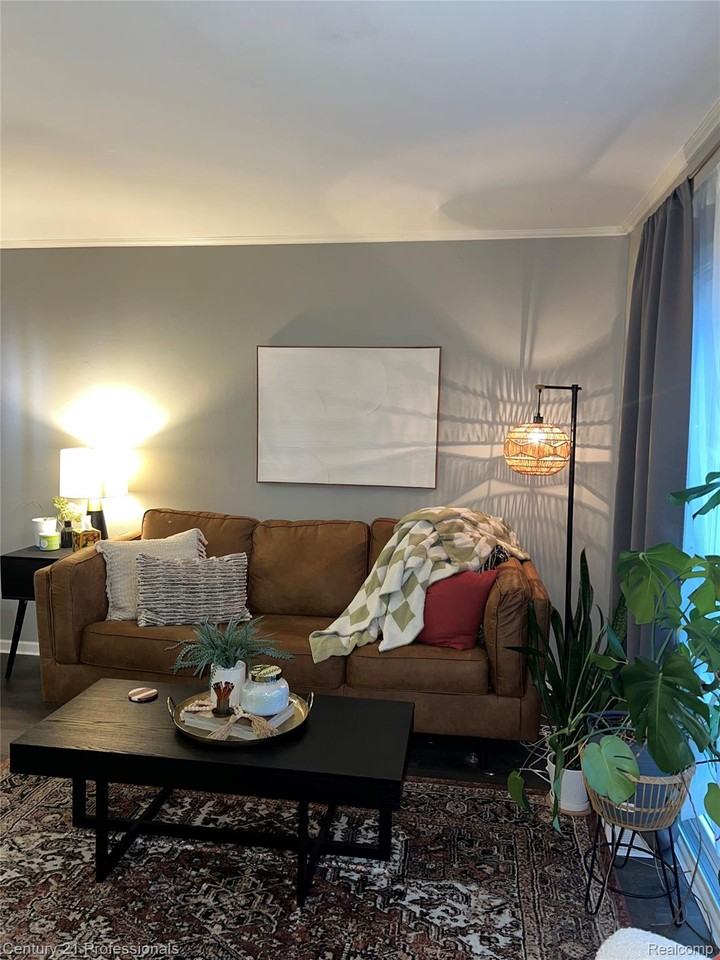 95 Walnut Blvd - Photo 6 of 15