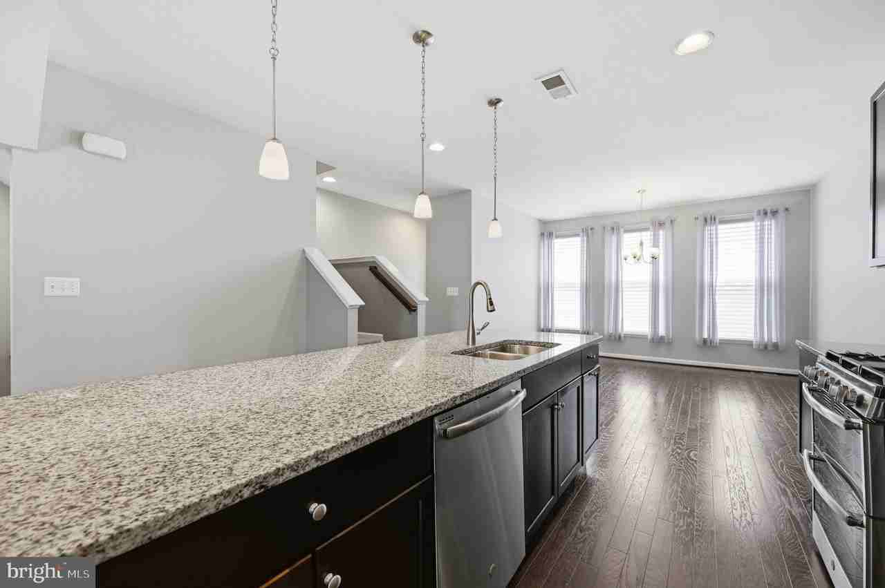 650 Aspen Unit# 108 ##108 - Photo 3 of 26