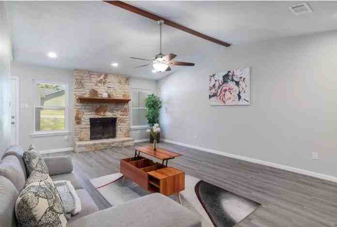 2121 Trede Dr - Photo 3 of 25