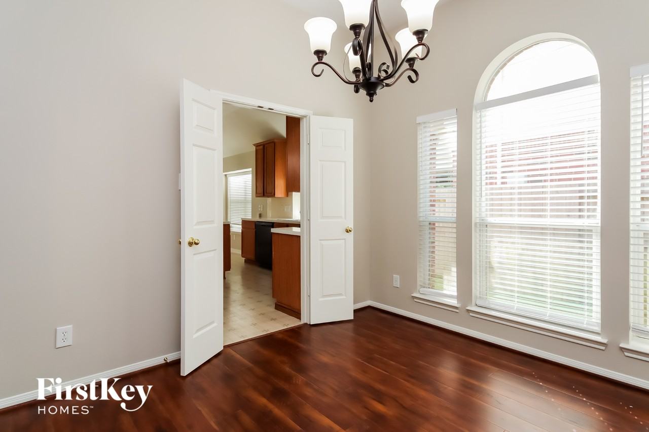 11507 Chippewa Ridge Ct - Photo 4 of 15