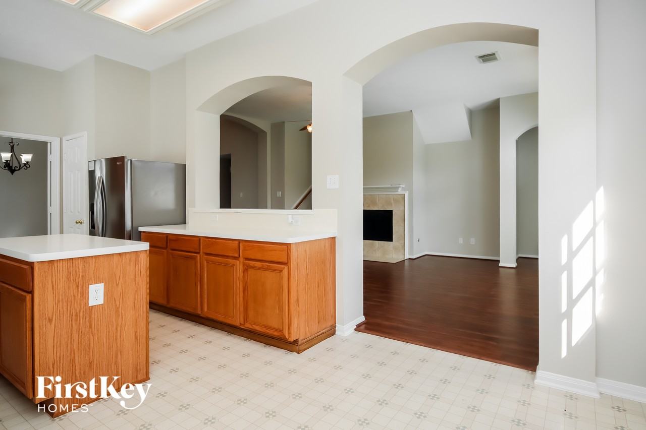 11507 Chippewa Ridge Ct - Photo 5 of 15