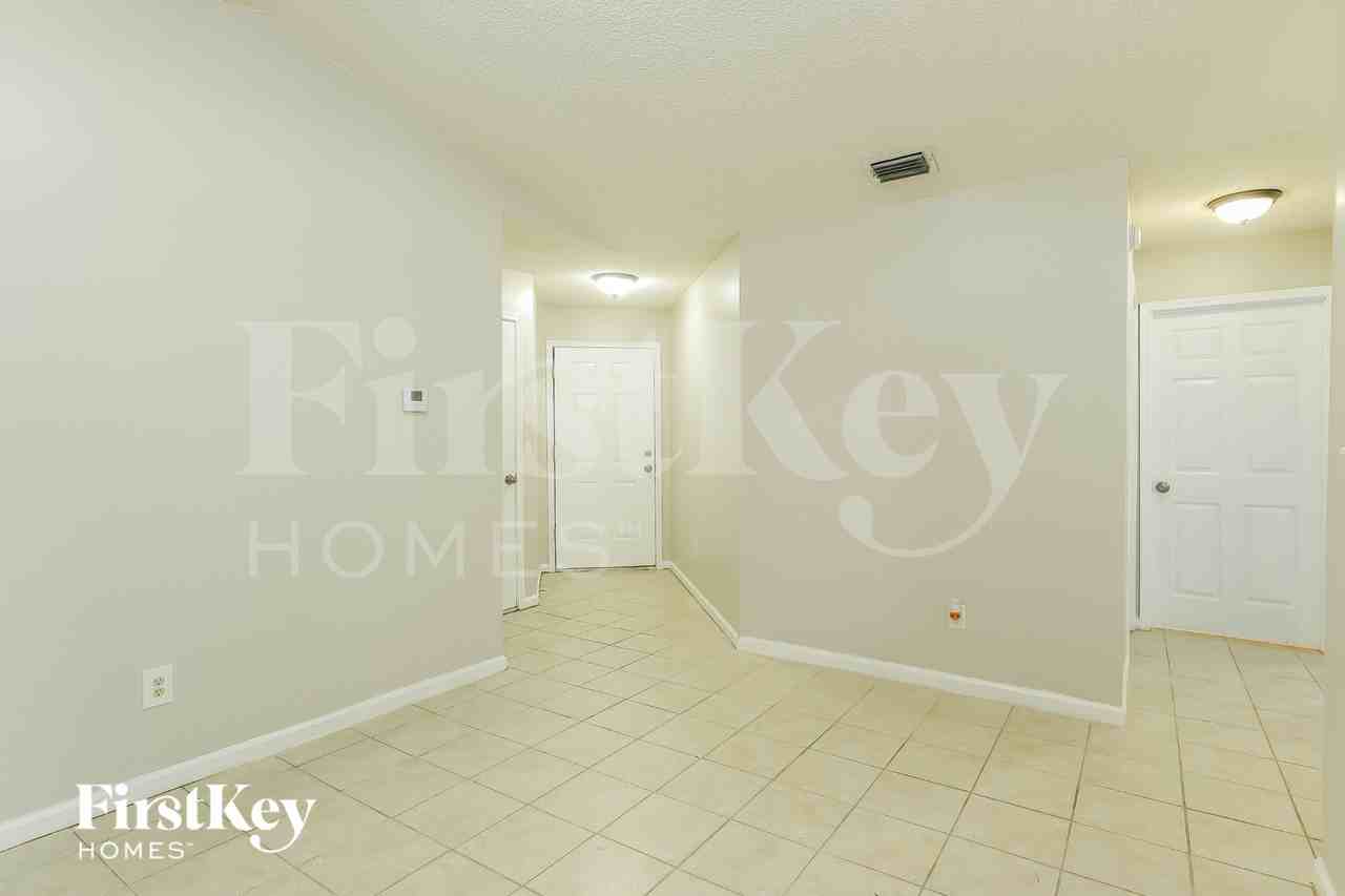 3021 Caroline Crest Dr E - Photo 2 of 16