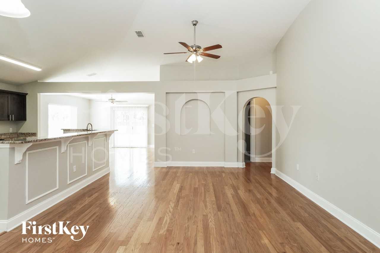 2079 Hayfield Way - Photo 2 of 16
