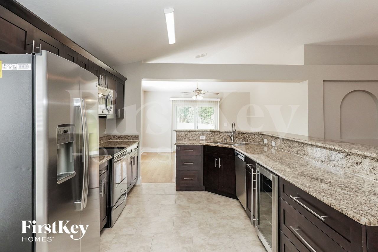 2079 Hayfield Way - Photo 4 of 16