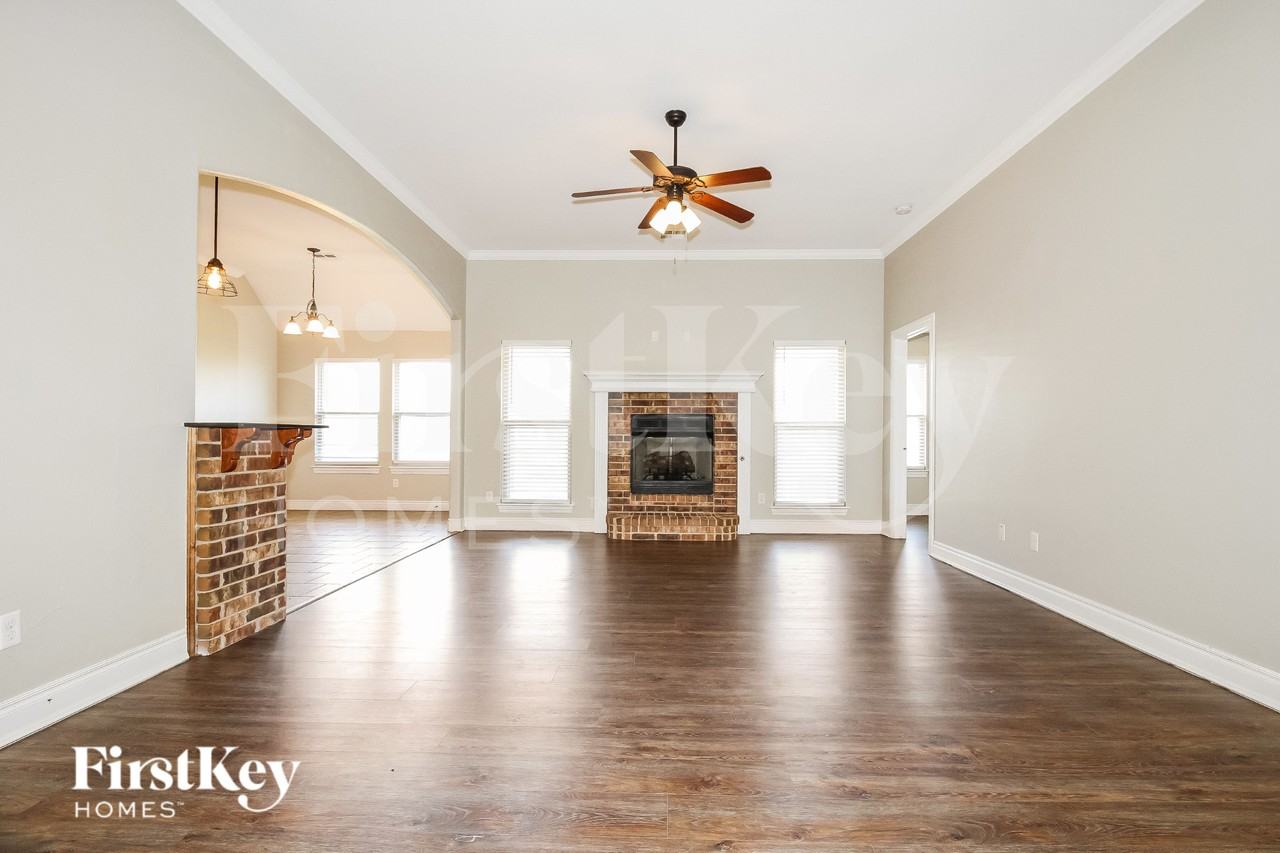 2604 Busheywood Dr - Photo 2 of 16