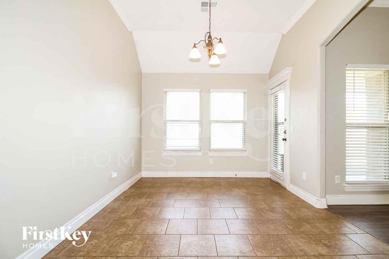 2604 Busheywood Dr - Photo 5 of 16
