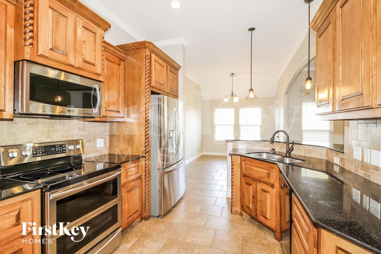 2604 Busheywood Dr - Photo 6 of 16