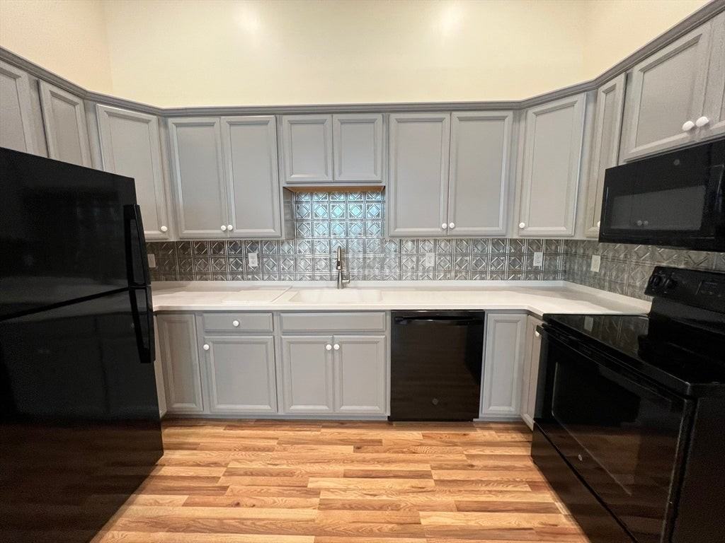 352 Manchaug Rd - Photo 2 of 6