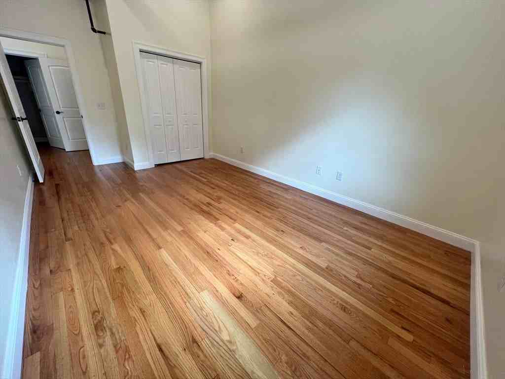 352 Manchaug Rd - Photo 4 of 6