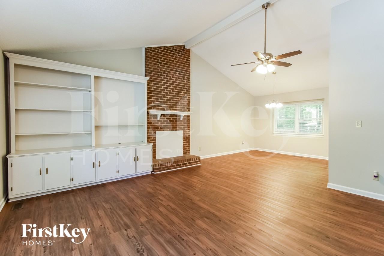 3007 Amidon Dr - Photo 2 of 15