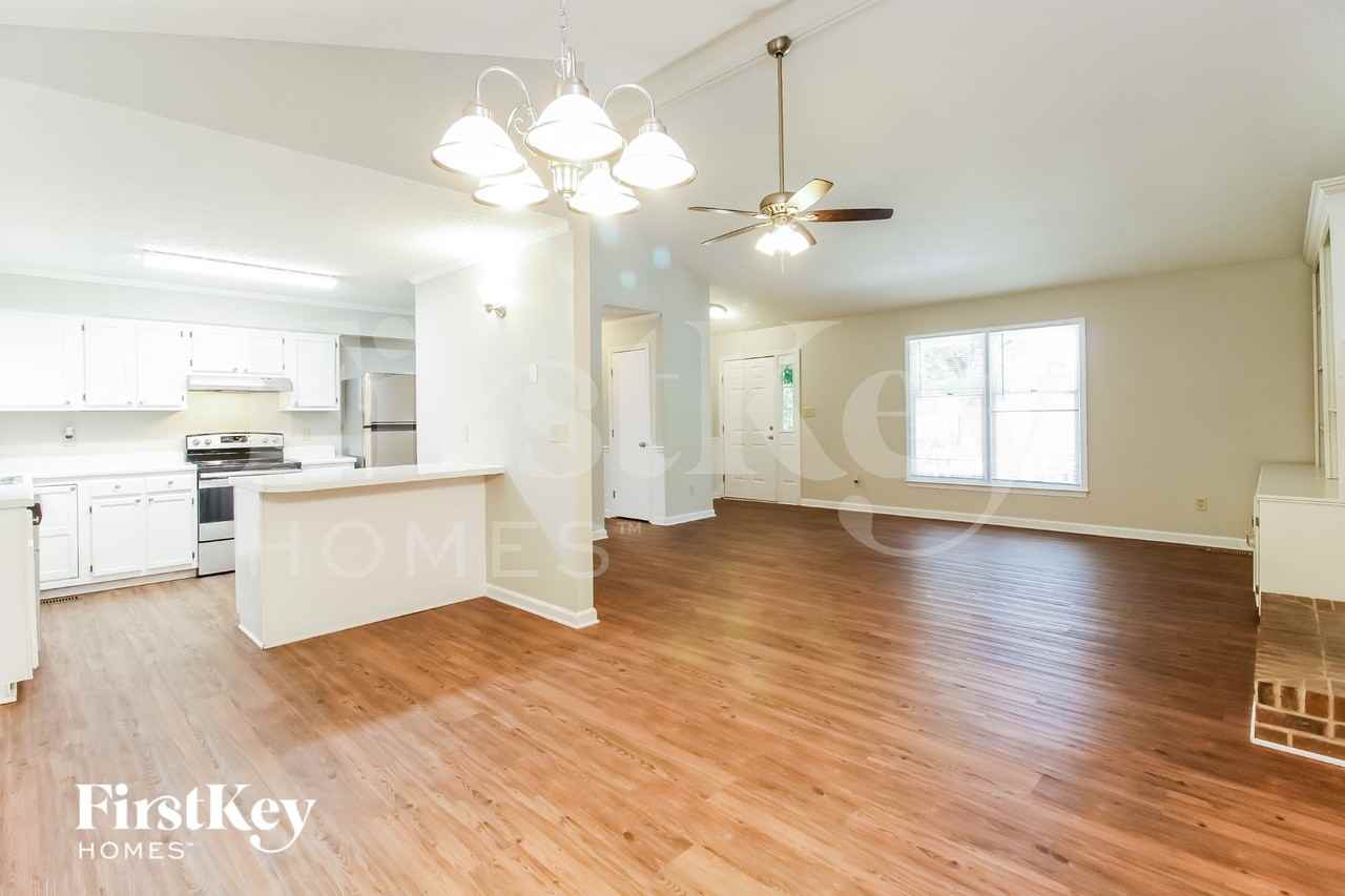 3007 Amidon Dr - Photo 4 of 15