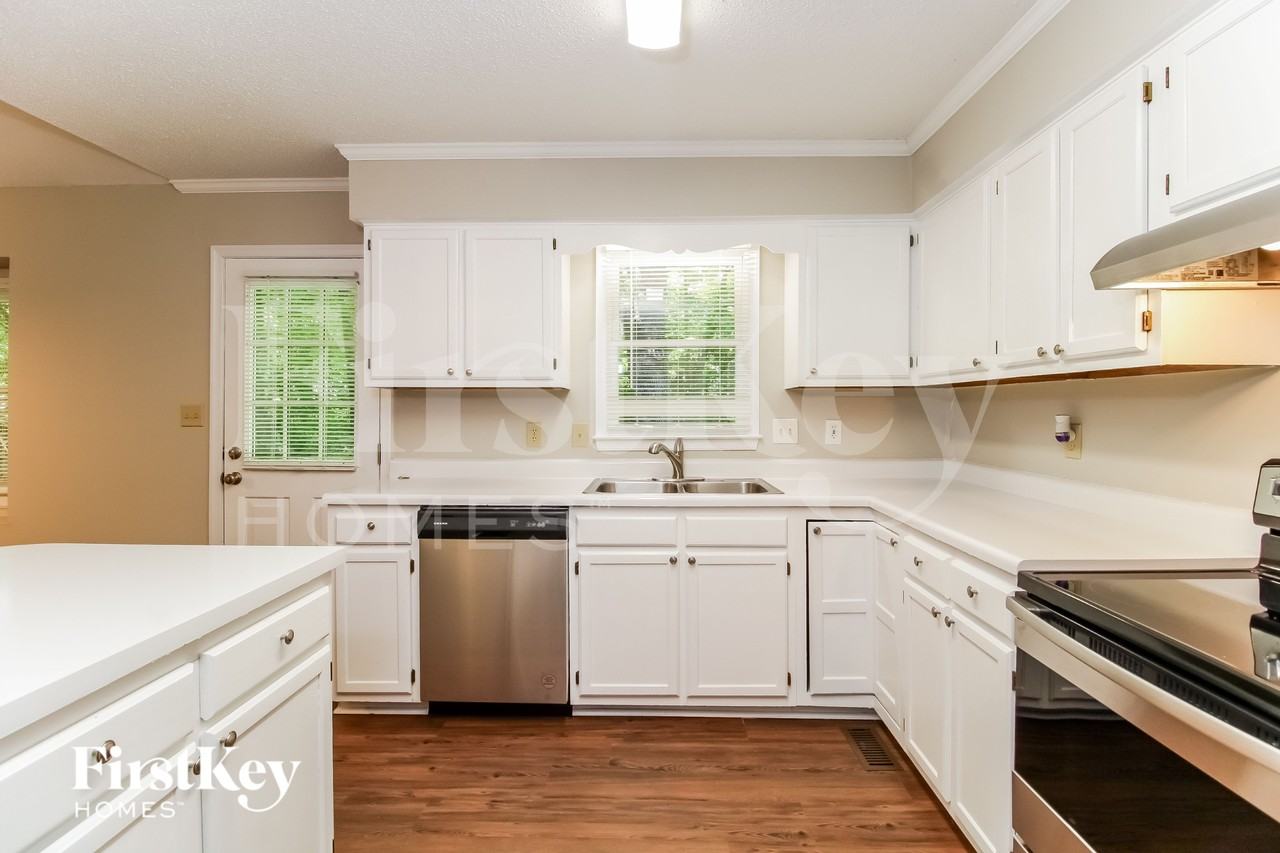 3007 Amidon Dr - Photo 5 of 15