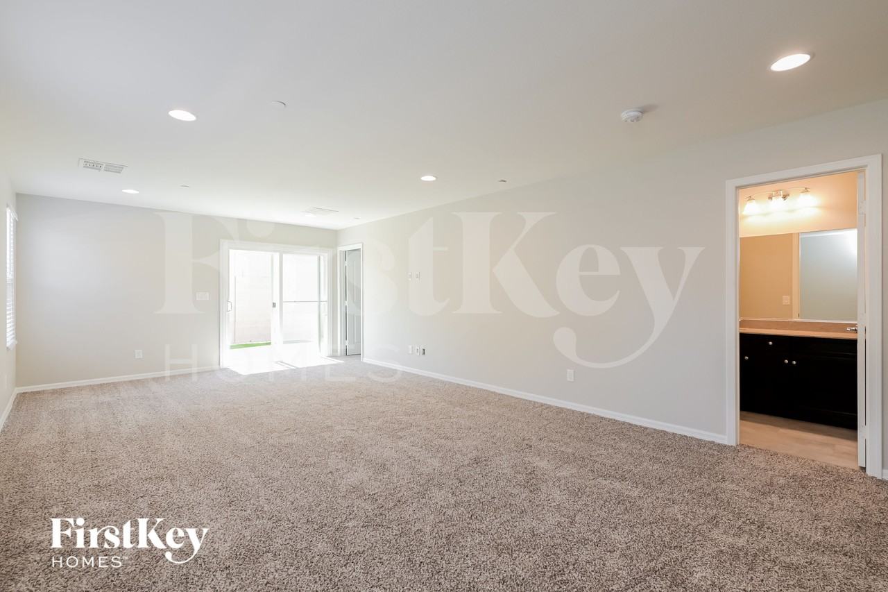 838 N Water St - Photo 4 of 16