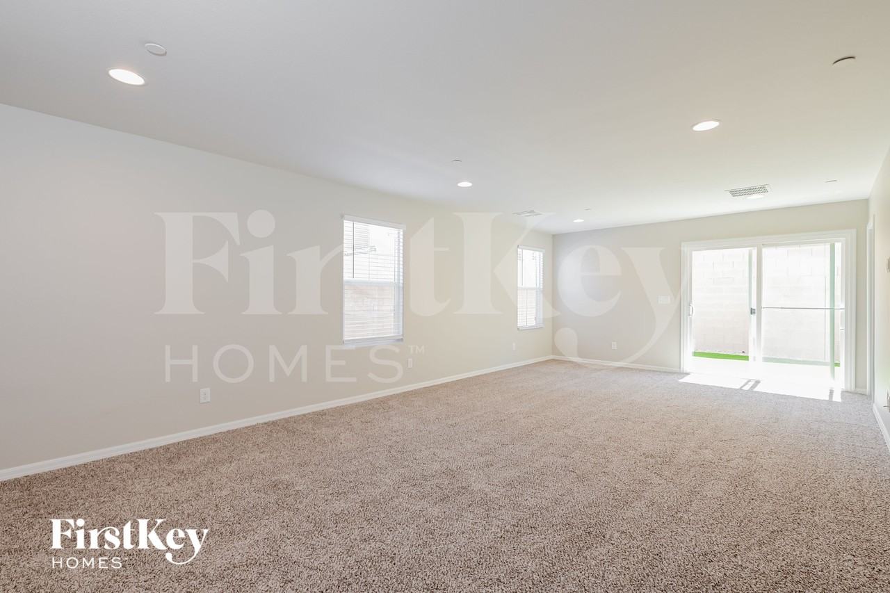 838 N Water St - Photo 5 of 16