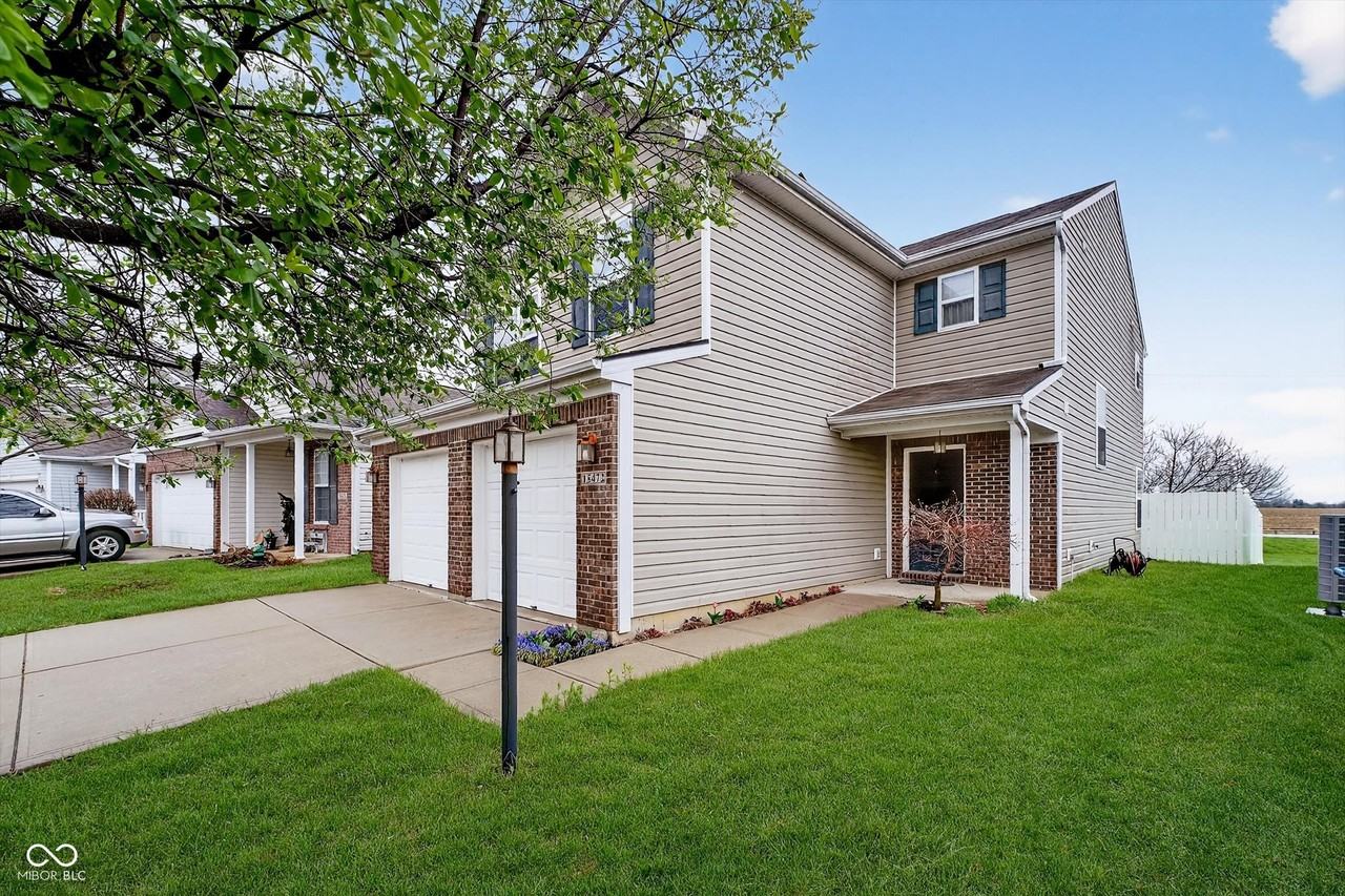 15472 Old Pond Cir - Photo 2 of 28
