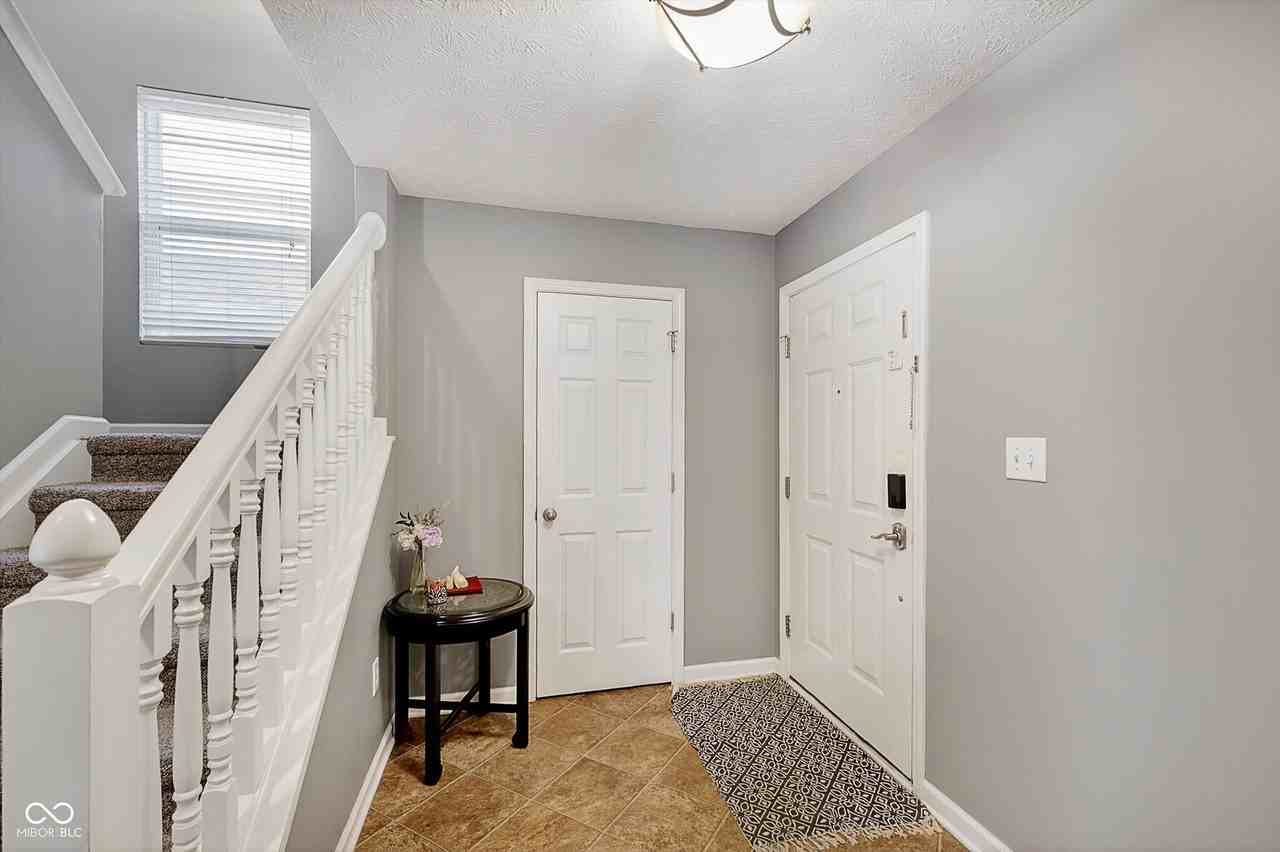 15472 Old Pond Cir - Photo 4 of 28