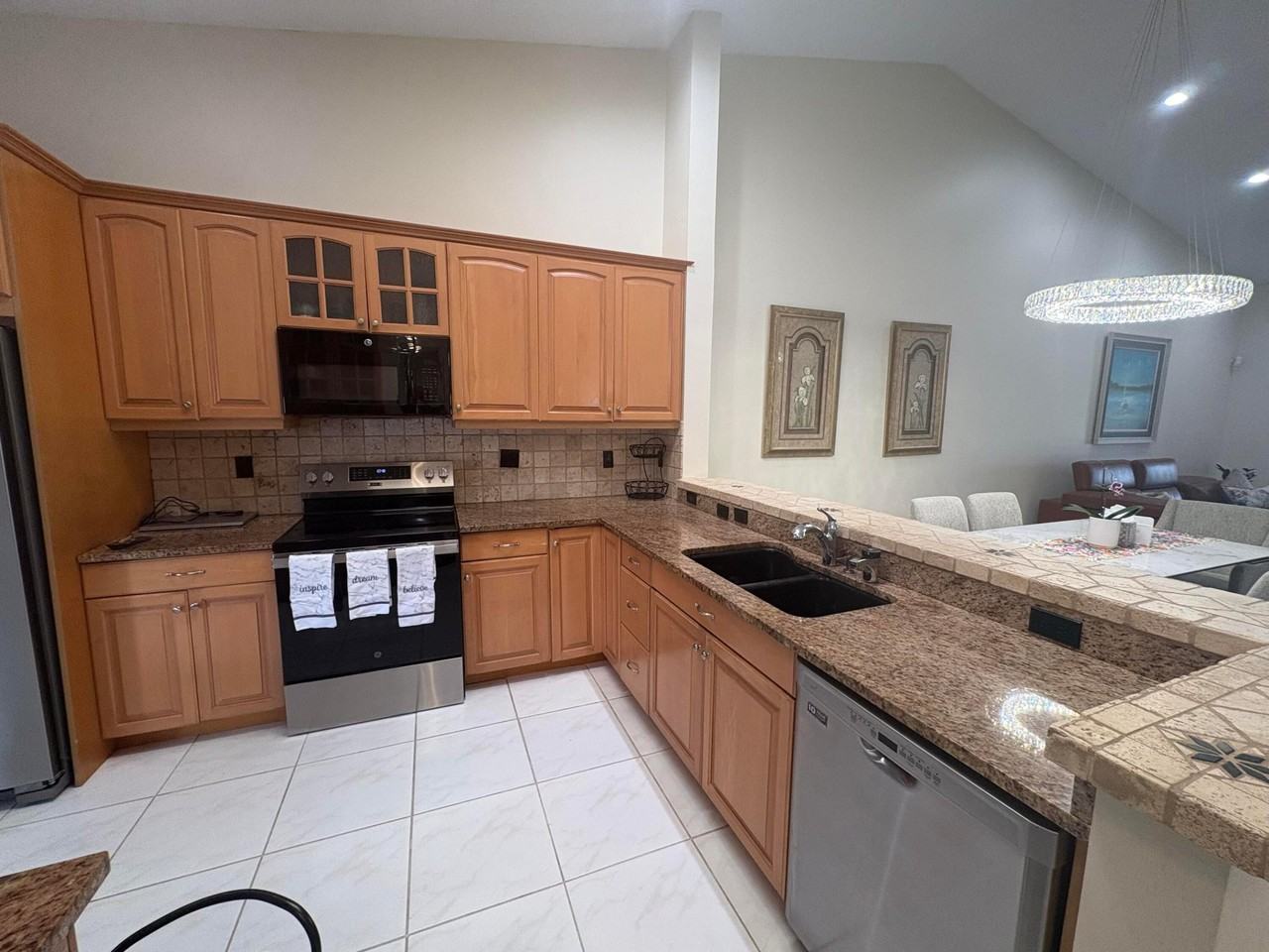 7275 Summer Tree Dr - Photo 6 of 28