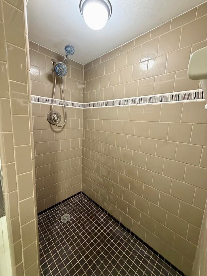 2213 22nd Ln - Photo 6 of 34