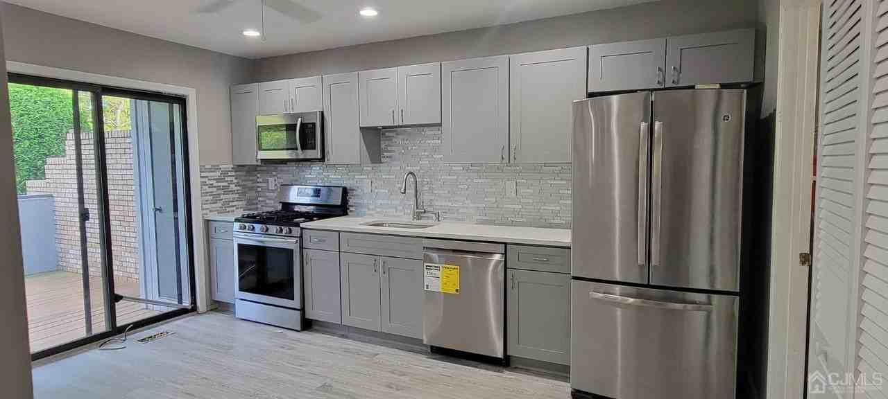 44 Peachtree Ct - Photo 3 of 15