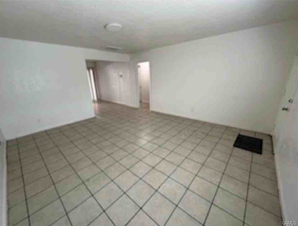1064 Waters Ave - Photo 3 of 11