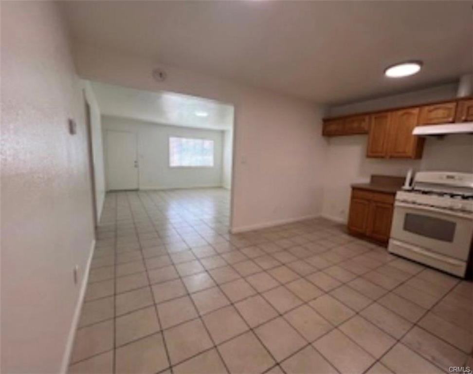 1064 Waters Ave - Photo 5 of 11