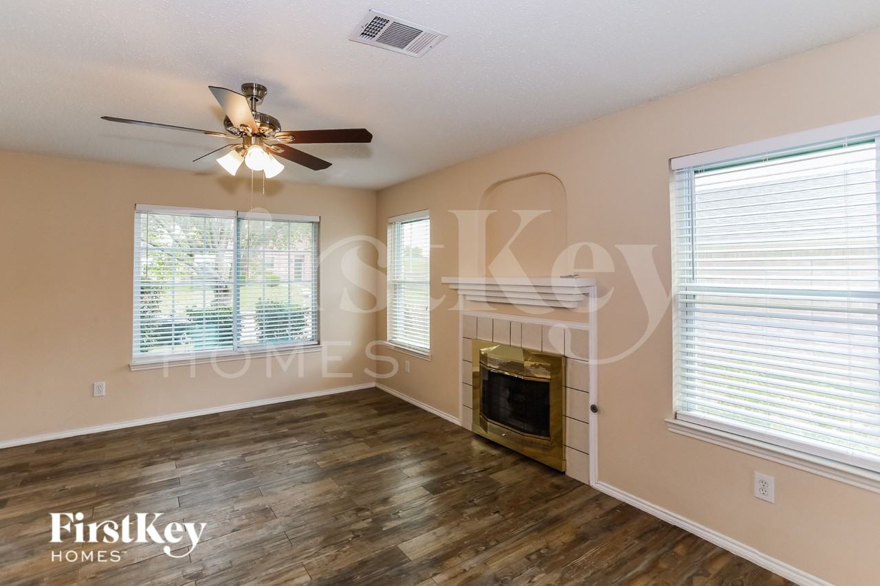 4368 Onyx Dr - Photo 2 of 15