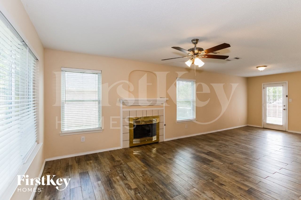 4368 Onyx Dr - Photo 3 of 15