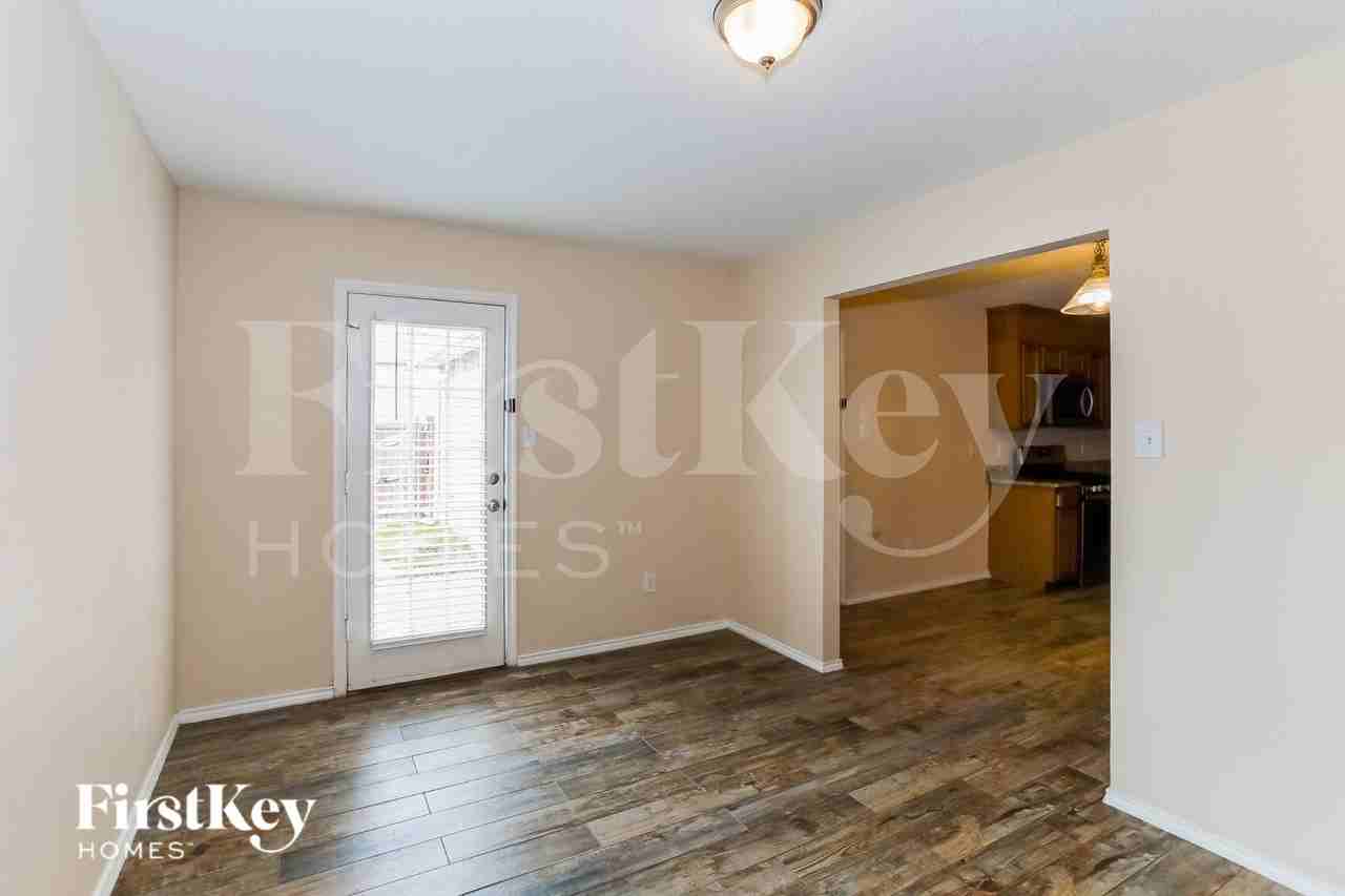 4368 Onyx Dr - Photo 4 of 15