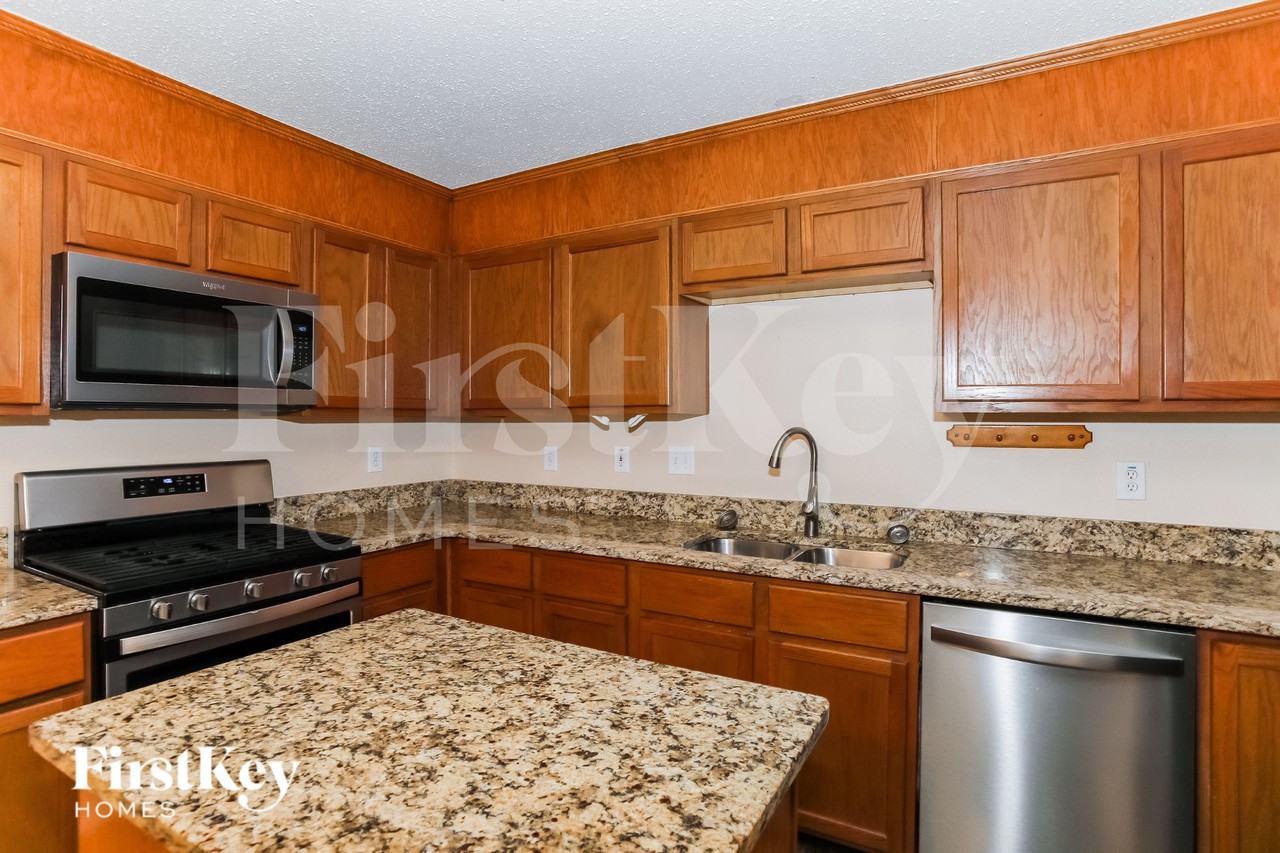 4368 Onyx Dr - Photo 5 of 15