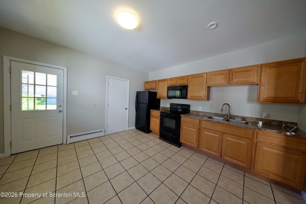 230 Swetland St - Photo 7 of 14